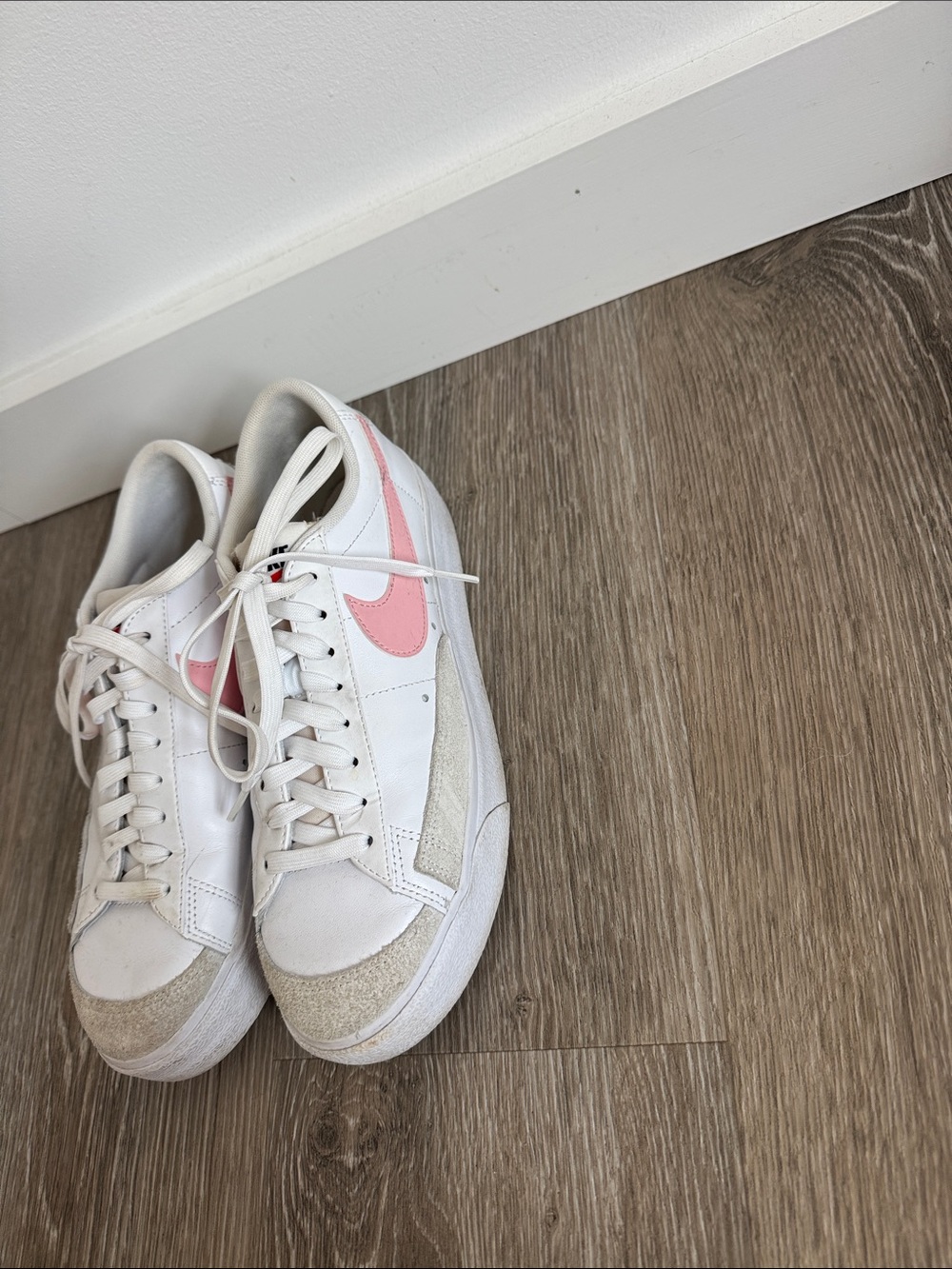 Pink Nike platform low blazers